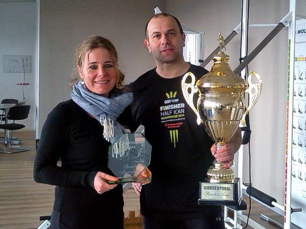 Kristin Goepp-Erny und Andreas Wichmann mit dem Wanderpokal